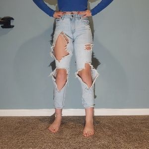 Abercrombie & Fitch Distressed Holy Light Girlfriend Style Jeans size 25/0